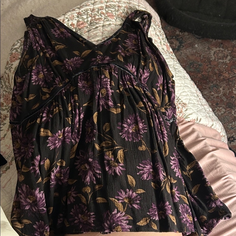 Floral Black and Purple American Eagle Tank